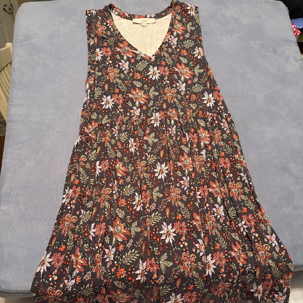 Loft Floral V-Neck Tiered Sleeveless Dress Size: Small